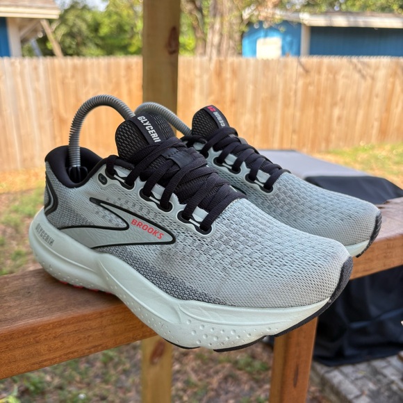 Brooks Women's Gray Running Shoes - Picture 3 of 13